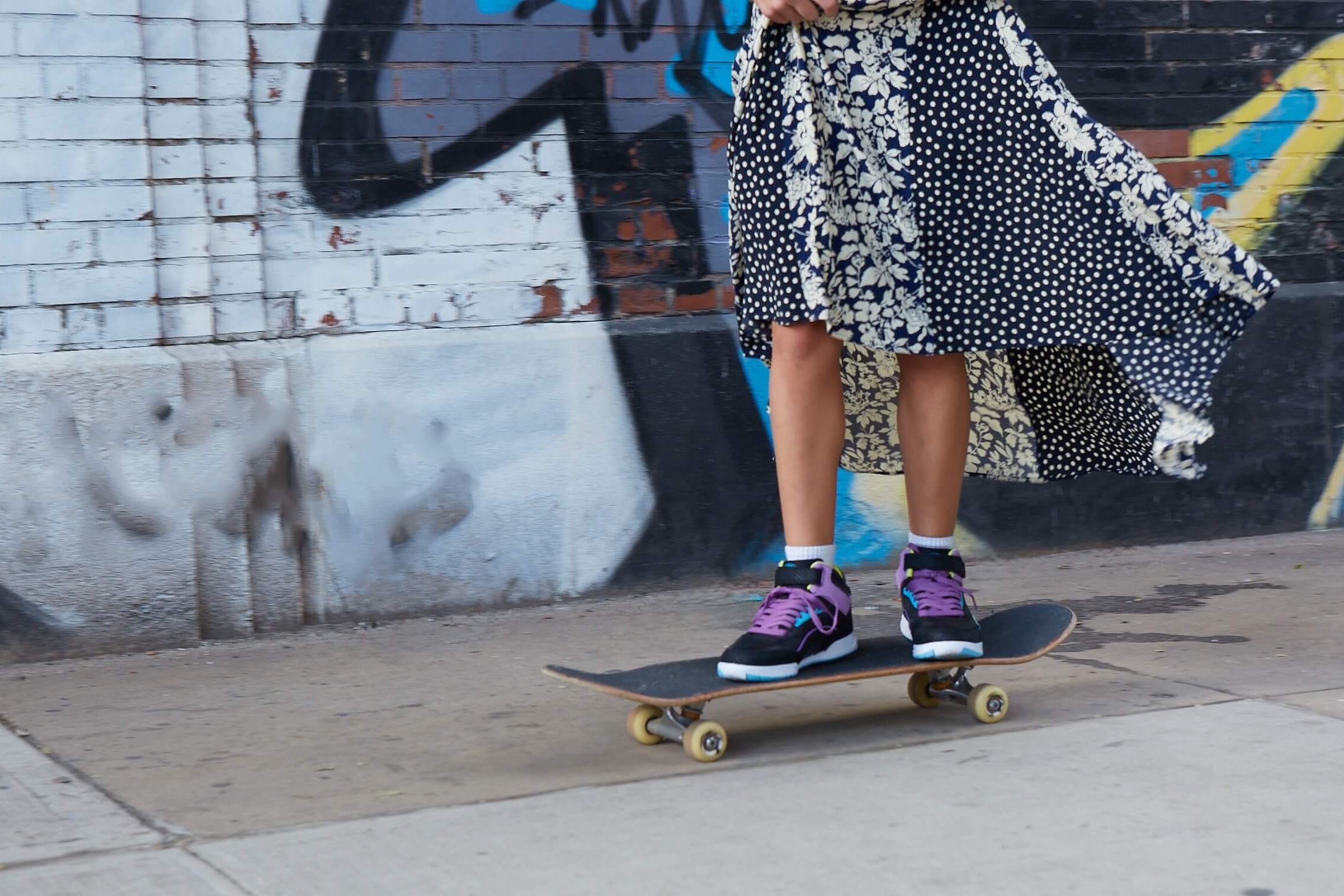 Black-x-purple-x-turquoise-flame-skateboard - LA Gear
