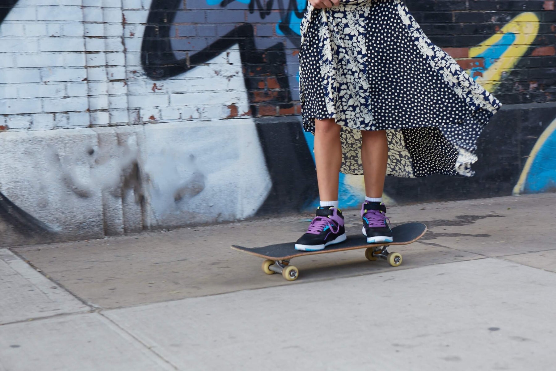 Black-x-purple-x-turquoise-flame-skateboard - LA Gear